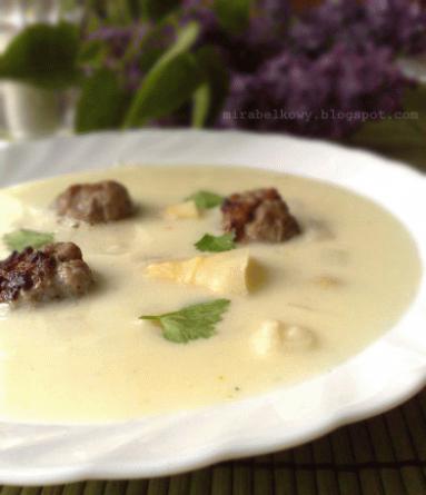 Zdjęcie - Zupa z białych szparagów z pulpecikami - Przepisy kulinarne ze zdjęciami