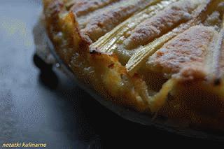 Zdjęcie - Sezon na rabarbar: Ciasto budyniowe z rabarbarem - Przepisy kulinarne ze zdjęciami