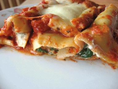Zdjęcie - Cannelloni  ze szpinakiem, pieczarkami i sosem  pomidorowym  - Przepisy kulinarne ze zdjęciami