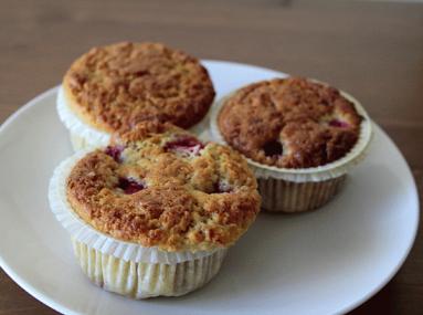 Zdjęcie - Muffiny z  truskawkami  - Przepisy kulinarne ze zdjęciami