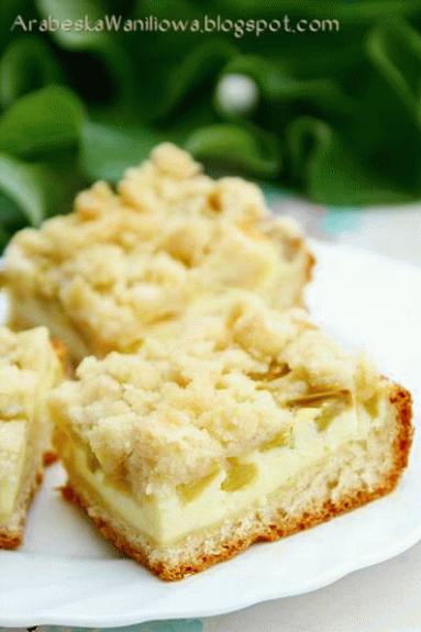 Zdjęcie - Ciasto rabarbarowe z kruszonką - Przepisy kulinarne ze zdjęciami