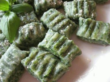 Zdjęcie - Gnocchi verde czyli gnocchi ze szpinaku i  ricotty  - Przepisy kulinarne ze zdjęciami