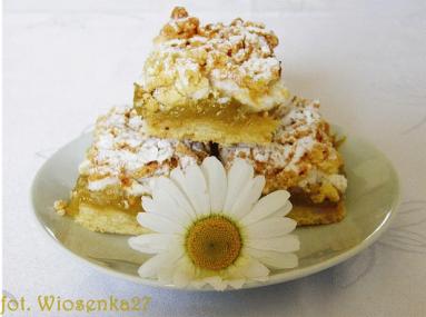 Zdjęcie - Kruche ciasto z rabarbarem i  migdałową  bezą  - Przepisy kulinarne ze zdjęciami