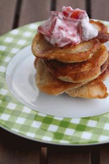Zdjęcie - racuchy z truskawkami - Przepisy kulinarne ze zdjęciami