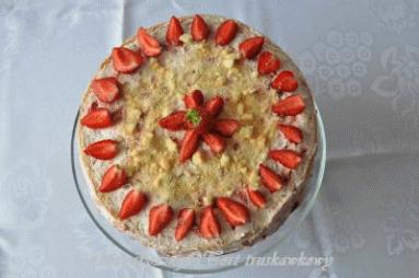 Zdjęcie - Tort truskawkowy z masą mascarpone  - Przepisy kulinarne ze zdjęciami