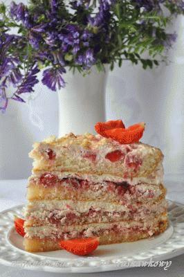 Zdjęcie - Tort truskawkowy z masą mascarpone  - Przepisy kulinarne ze zdjęciami