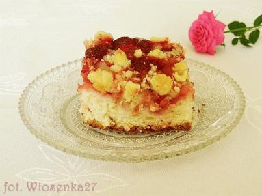 Zdjęcie - Jogurtowe ciasto drożdżowe z truskawkami i  kruszonką  - Przepisy kulinarne ze zdjęciami