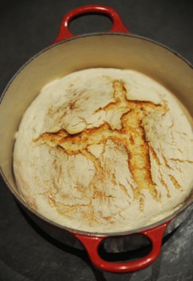 Zdjęcie - Chleb pszenny pieczony w żeliwnym garnku - Przepisy kulinarne ze zdjęciami