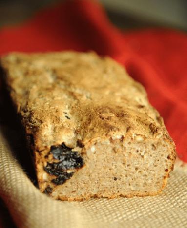 Zdjęcie - Chleb żytnio-pszenny na zakwasie z dodatkiem suszonych śliwek - Przepisy kulinarne ze zdjęciami