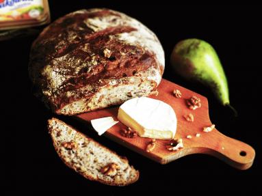 Zdjęcie - Orkiszowy chleb z gruszką i orzechami - Przepisy kulinarne ze zdjęciami