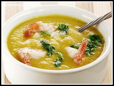Zdjęcie - Kremowa zupa z kalarepy z krewetkami  - Przepisy kulinarne ze zdjęciami