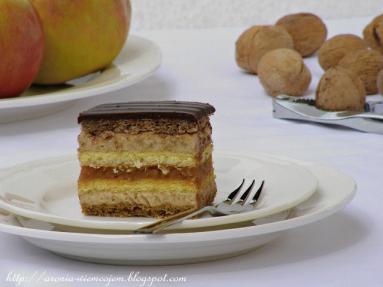Zdjęcie - Przekładaniec orzechowo-jabłkowy - Przepisy kulinarne ze zdjęciami