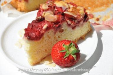 Zdjęcie - Ciasto z truskawkami  - Przepisy kulinarne ze zdjęciami