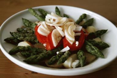 Zdjęcie - Szparagi z ziemniakami - Przepisy kulinarne ze zdjęciami