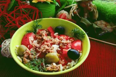Zdjęcie - Sałatka pomidorowo ryżowa z oliwkami - Przepisy kulinarne ze zdjęciami