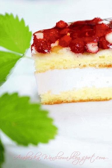 Zdjęcie - Letnie ciasto z poziomkami - Przepisy kulinarne ze zdjęciami
