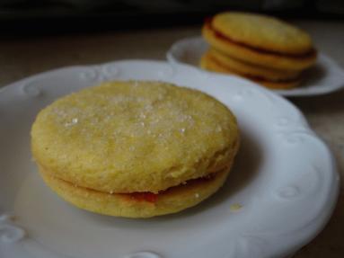 Zdjęcie - Klasyczne bardzo kruche ciasteczka z cukrem i  marmoladą  - Przepisy kulinarne ze zdjęciami