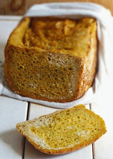 Zdjęcie - Dwukolorowy chleb marchewkowy z automatu - Przepisy kulinarne ze zdjęciami