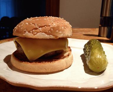 Zdjęcie - Domowy  hamburger  - Przepisy kulinarne ze zdjęciami