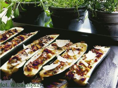 Zdjęcie - Cukinia faszerowana kurkami i serem  pleśniowym  - Przepisy kulinarne ze zdjęciami