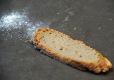 Zdjęcie - Chleb na zakwasie pieczony w żeliwnym garnku - Przepisy kulinarne ze zdjęciami