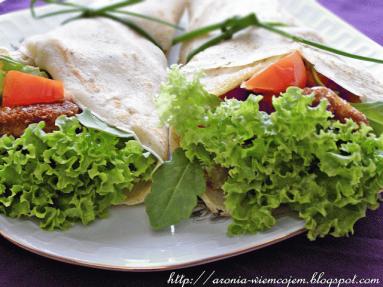 Zdjęcie - Naleśniki ala tortilla z kurczakiem i rukolą - Przepisy kulinarne ze zdjęciami