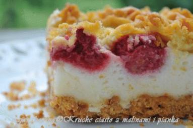 Zdjęcie - Kruche ciasto z malinami i lekką pianką budyniową - Przepisy kulinarne ze zdjęciami