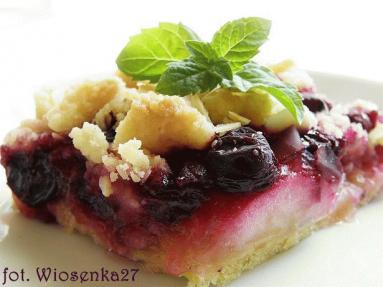 Zdjęcie - Kruche ciasto z jabłkami, borówką i  kruszonką - Przepisy kulinarne ze zdjęciami
