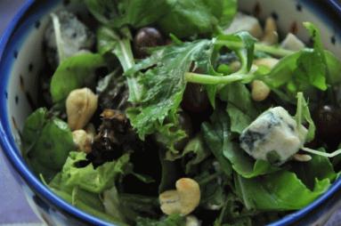 Zdjęcie - Sałata z gorgonzolą - Przepisy kulinarne ze zdjęciami