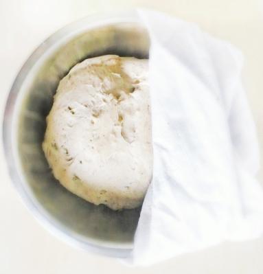 Zdjęcie - Chleb z fetą i oliwkami - Przepisy kulinarne ze zdjęciami