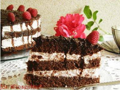 Zdjęcie - Tort czekoladowy  z  malinami - Przepisy kulinarne ze zdjęciami