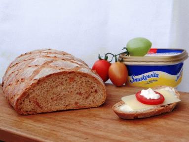 Zdjęcie - Chleb z suszonymi  pomidorami - Przepisy kulinarne ze zdjęciami