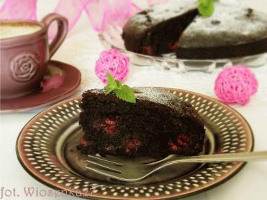 Zdjęcie - Jogurtowe  ciasto czekoladowe z  malinami - Przepisy kulinarne ze zdjęciami