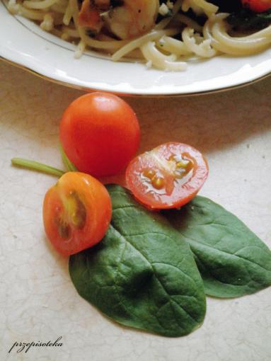 Zdjęcie - Cytrynowe spaghetti z krewetkami, szpinakiem i pomidorkami - Przepisy kulinarne ze zdjęciami