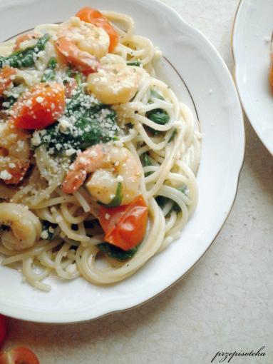Zdjęcie - Cytrynowe spaghetti z krewetkami, szpinakiem i pomidorkami - Przepisy kulinarne ze zdjęciami