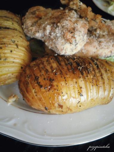 Zdjęcie - Kurczak worcester i ziemniaki hasselback - Przepisy kulinarne ze zdjęciami