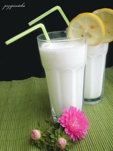 Zdjęcie - Lassi kokosowo- cytrynowe - Przepisy kulinarne ze zdjęciami