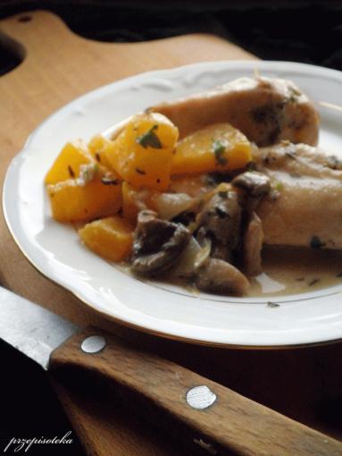 Zdjęcie - Kurczak w sosie z dynią i pieczarkami - Przepisy kulinarne ze zdjęciami
