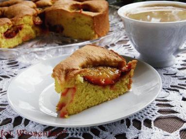 Zdjęcie - Biszkoptowo-maślane ciasto ze  śliwkami - Przepisy kulinarne ze zdjęciami
