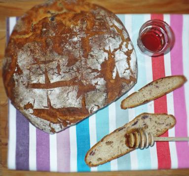 Zdjęcie - Chleb z figami na zakwasie - Przepisy kulinarne ze zdjęciami