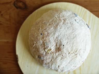 Zdjęcie - Chleb z figami na zakwasie - Przepisy kulinarne ze zdjęciami