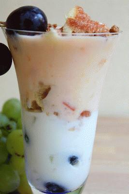 Zdjęcie - Ambrozja na śniadanie czyli jogurt z figami - Przepisy kulinarne ze zdjęciami