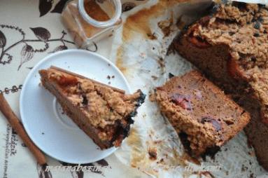 Zdjęcie - Kakaowe ciasto ze śliwkami i kruszonką - Przepisy kulinarne ze zdjęciami