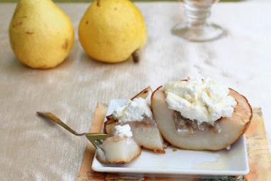 Zdjęcie - Pieczone gruszki z serem ricotta - Przepisy kulinarne ze zdjęciami
