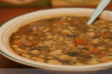 Zdjęcie - Zupa fasolowa z  zacierkami - Przepisy kulinarne ze zdjęciami