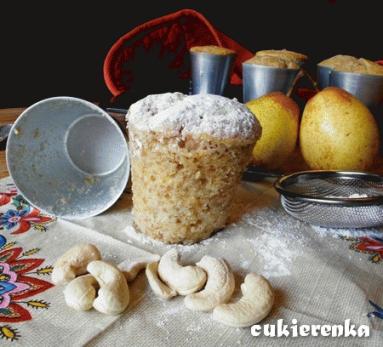 Zdjęcie - Muffiny z gruszkami i nerkowcami - Przepisy kulinarne ze zdjęciami