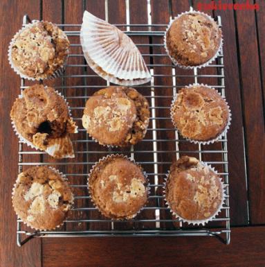 Zdjęcie - Kawowo-kakaowe muffiny z dodatkiem chałwy i czekolady - Przepisy kulinarne ze zdjęciami