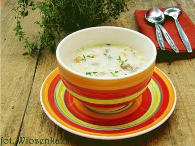 Zdjęcie - Zupa z kurkami i  makaronem - Przepisy kulinarne ze zdjęciami