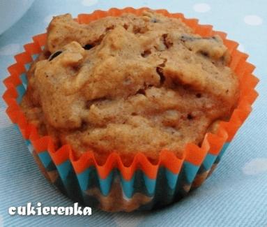 Zdjęcie - Jogurtowe muffiny z suszonymi śliwkami i orzechami - Przepisy kulinarne ze zdjęciami