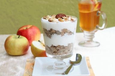 Zdjęcie - Owsianka jabłkowa z jogurtem - Przepisy kulinarne ze zdjęciami